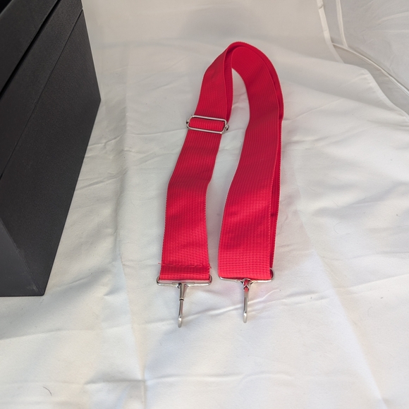 Make-Up Case - Elegant Red Crocodile-Embossed Make-Up Bag - Picture 10 of 10